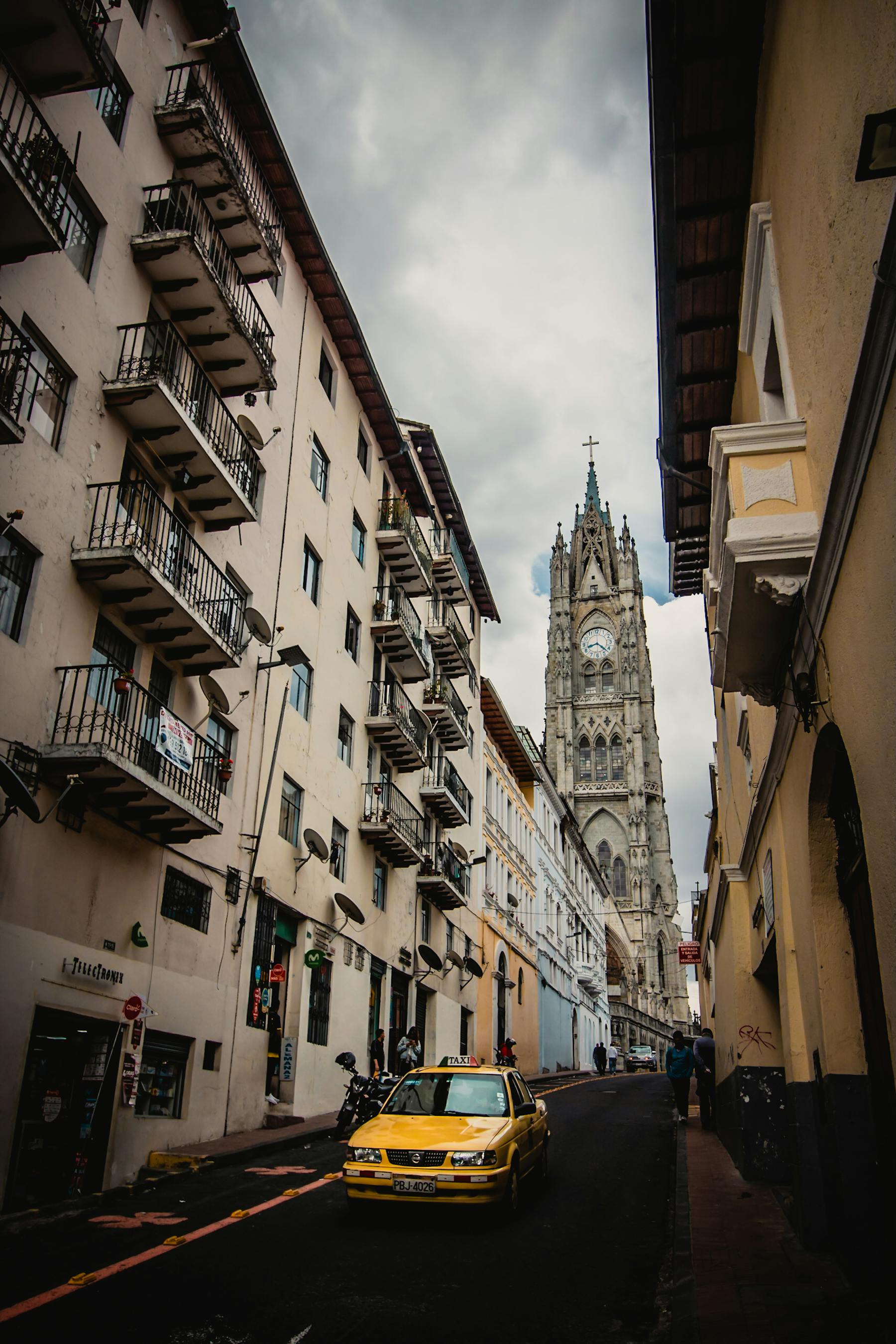 Yellow taxi in Quito used as project image